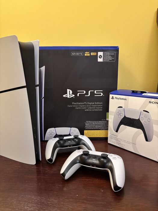 Sony PlayStation 5 Digital Edition 825 ГБ, 2 джойстики DualSense