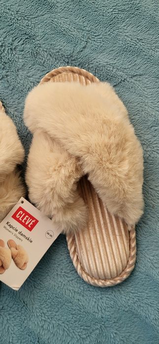 Nowe Kapcie damskie 38