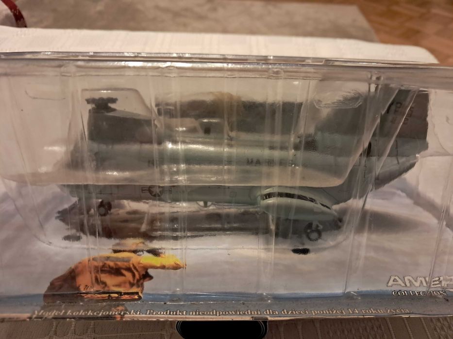 8 samolotów i śmigłowców diecast firmy AmerCom