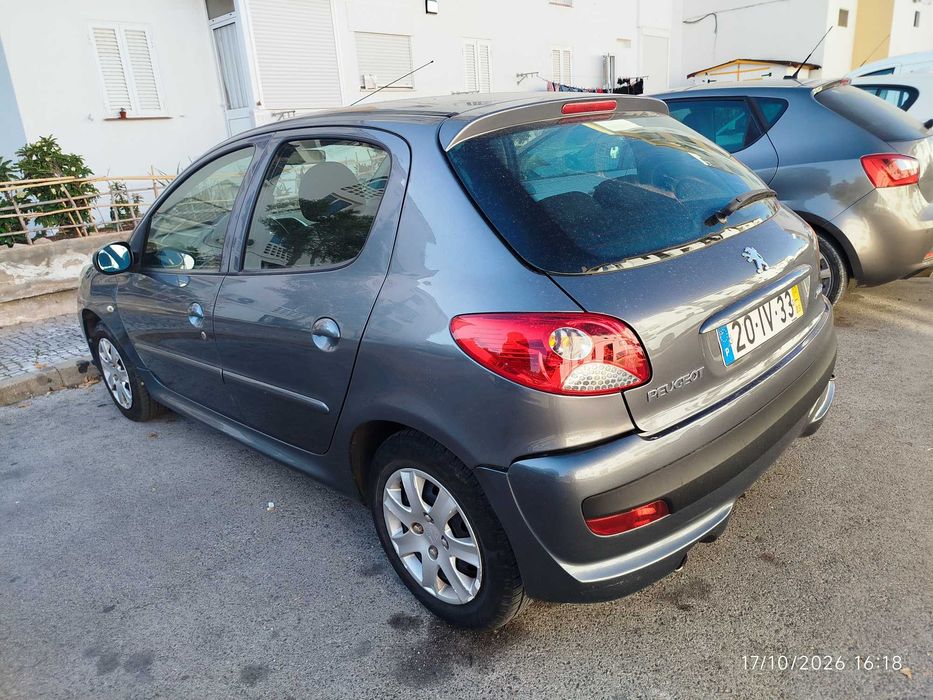 Carro Peugeot 206+
