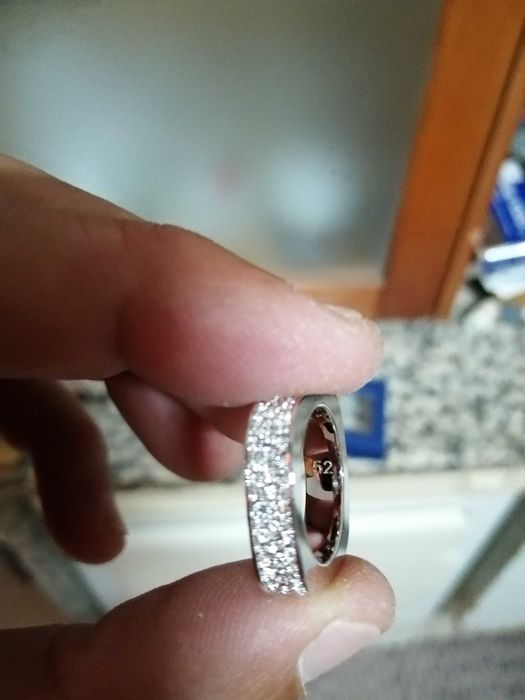 Anel Swarovski novo na caixa