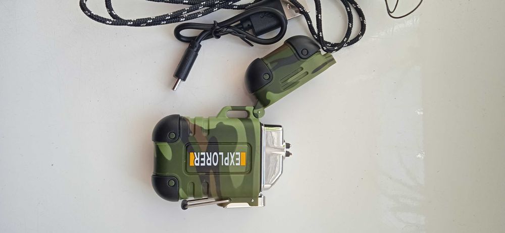 зажигалка  работает от зарядки через USB