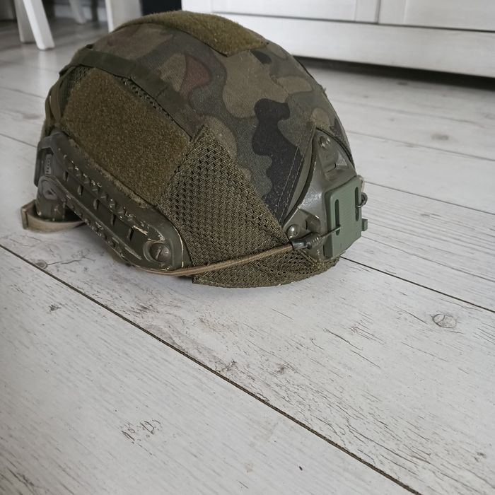 Pokrowiec na hełm typu FAST firmy Ops-Core® wz93