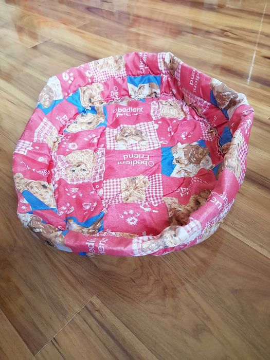 Czerwono niebieskie legowisko w pieski dla małego psa Obedient Pet wzór w patchwork