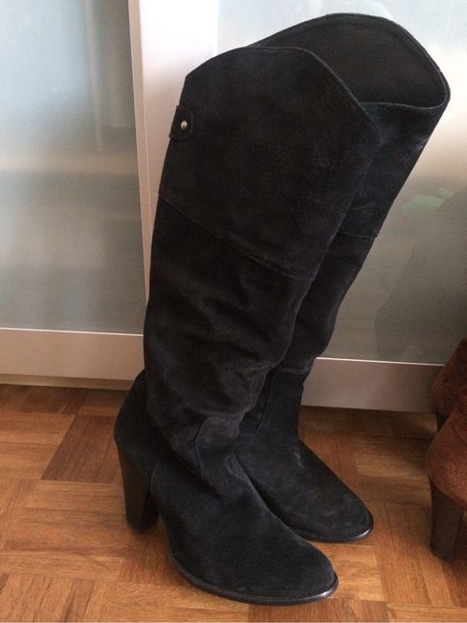 Botas em pele, camurça preto, mel, castanho e bege
