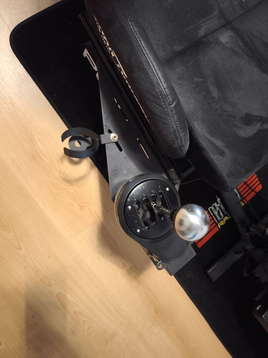 Playseat com volante thursmaster tgt2