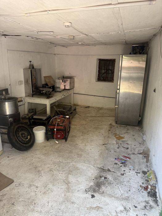 Просторий будинок з великим садом