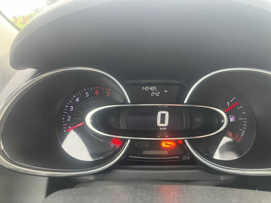 Renault Clio - Espaçosa e Económica