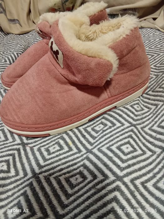 Уги для дівчінки в гарному стані