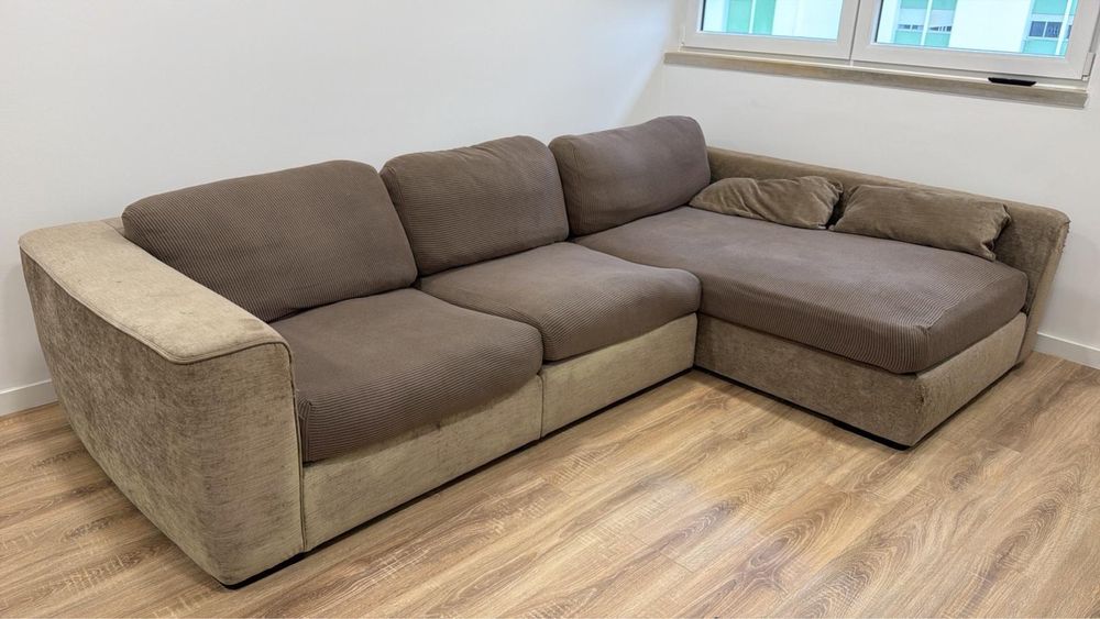 Sofa castanho com chaise longue