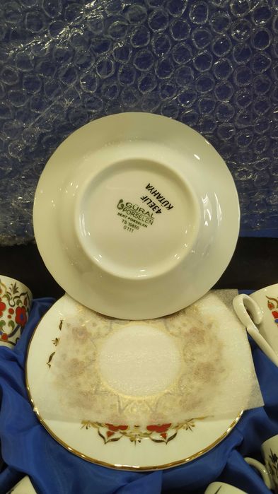 conjunto de chávenas em porcelana