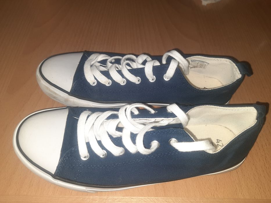 Trampki rozmiar 42