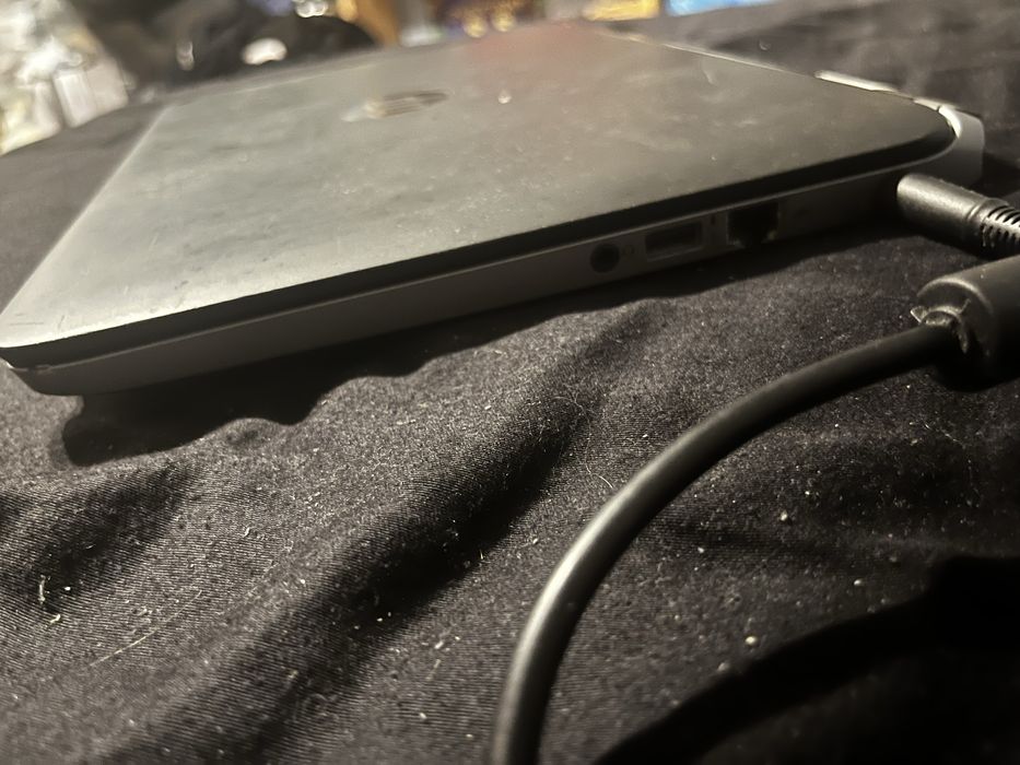 Laptop hp z ładowarką