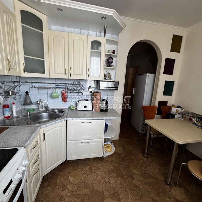 Продається 3-кім. кв. біля м.«Ботанічний сад» та Канатної дороги