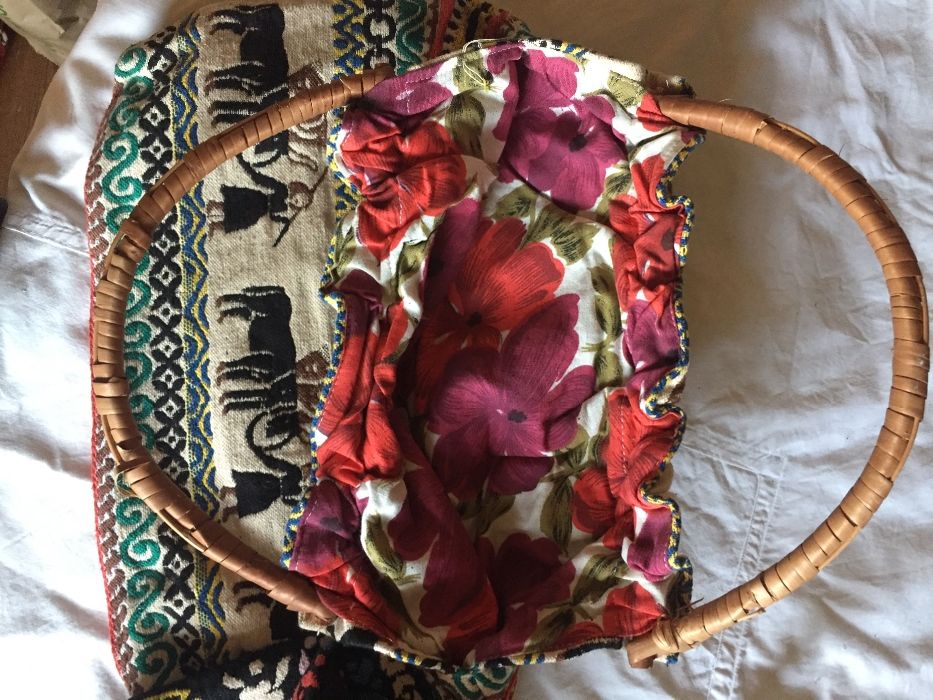 Bolsas e carteiras de astesanato