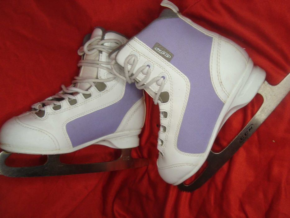 łyżwy figurowe CCM ES 150 roz 38- 24 cm Canada