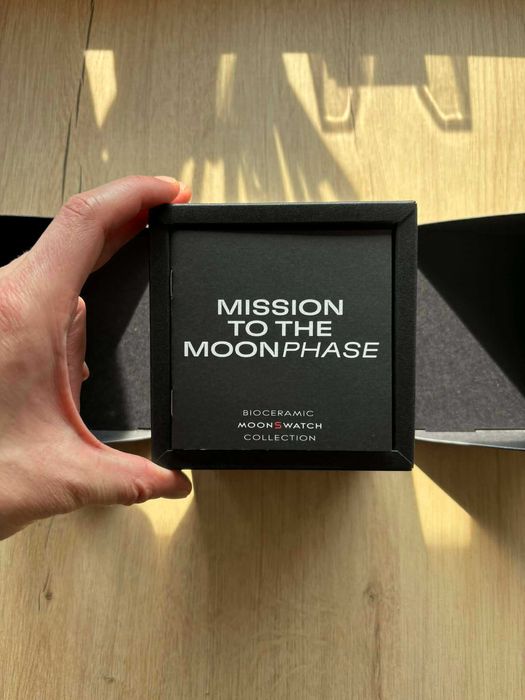Omega x Swatch Moonswatch Mission to the Moonphase Snoopy New Moon