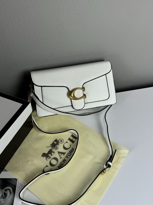 Сумка Coach tabby біла багет женская сумка кроссбоди клатч коуч купити