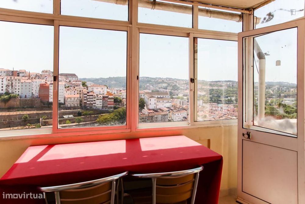 Quarto - localizado em Montes Claros Coimbra