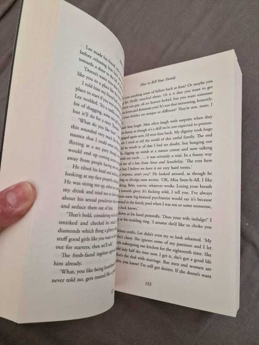 Livro How To Kill Your Family- Bella Mackie