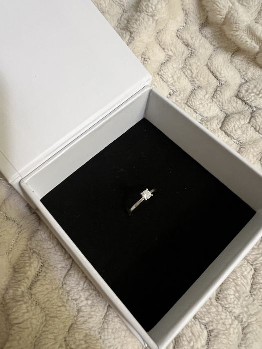 каблучка з камінчиком