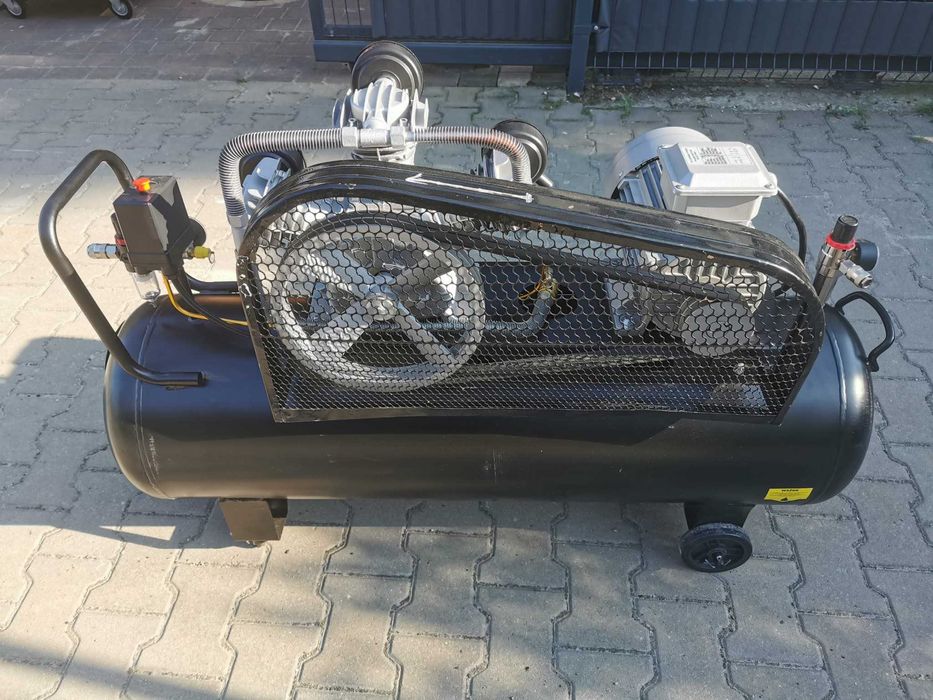 Kompresor olejowy sprężarka 150L NOWY powystawowy, 400v 4,2kW 3tłoki 670l/min CYKLON 2x separator