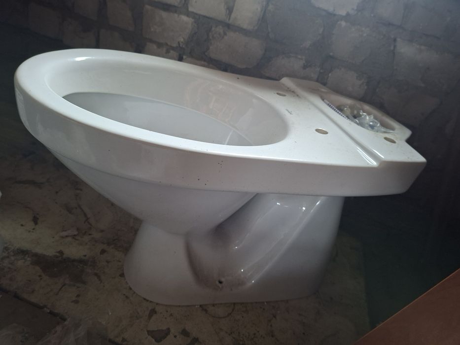 Продам унитаз с бачком  Cersanit