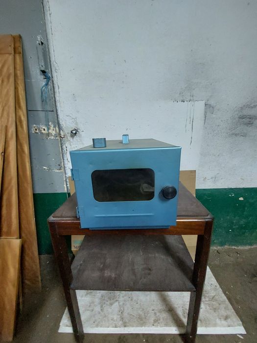 Piekarnik elektryczny – kompaktowy, metalowy