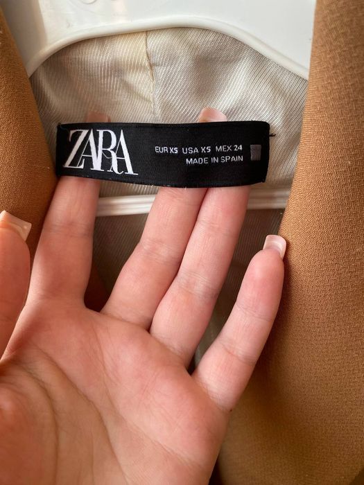 Бежева сукня-піджак Zara