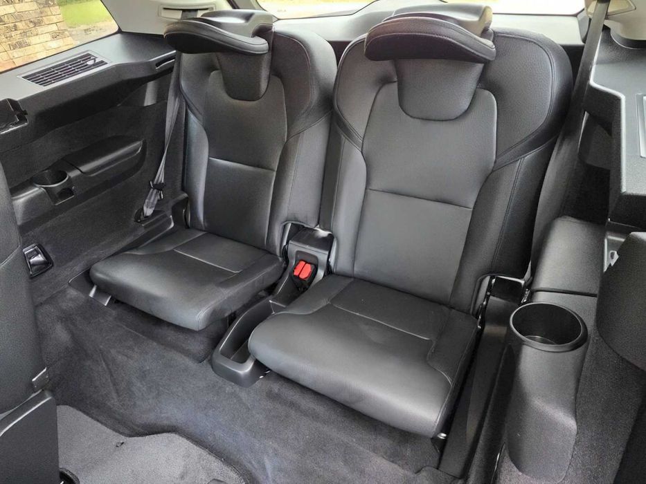 Volvo XC90 T8      2022