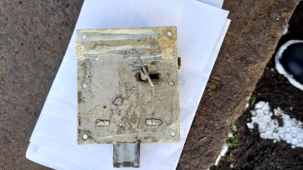 Дверной замок с предохранителем