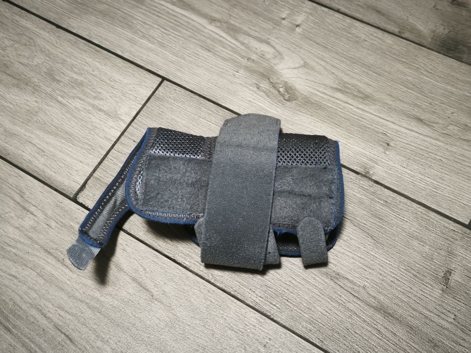 Ортез на праву руку