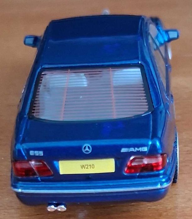 Miniatura Mercedes W210, Azul