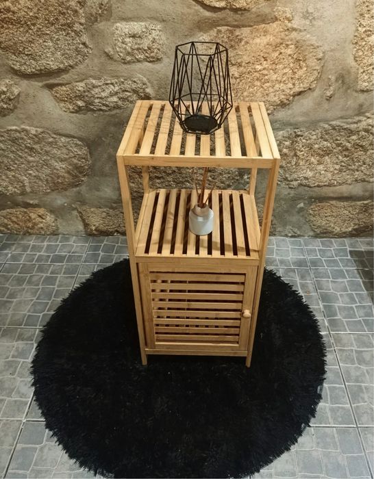 Armario com porta em bambu