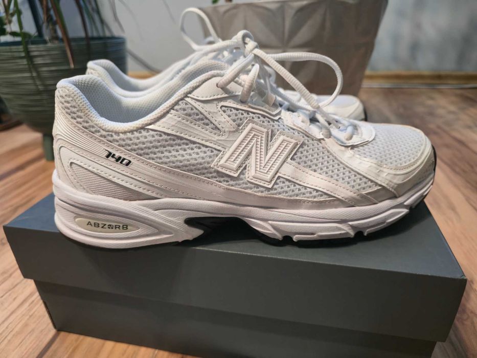Praktycznie nowe, białe Buty NEW BALANCE 740. Rozmiar 43.  Założone dosłownie kilka razy.