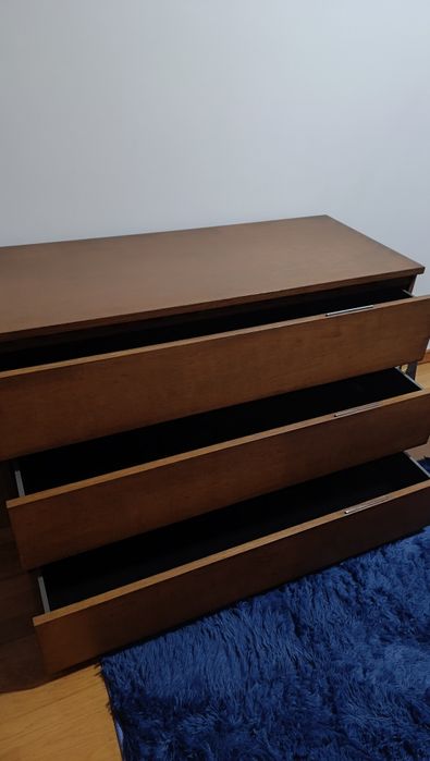 Cómoda de madeira maciça