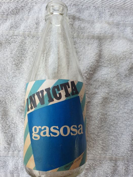 Garrafa antiga dos refrigerantes Invicta
