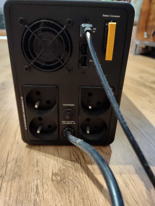UPS APC bx-1600-FR bateria awaryjna 900W