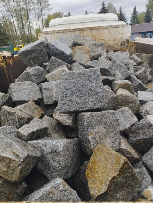 Kostka granitowa łupana rozbiórkowa