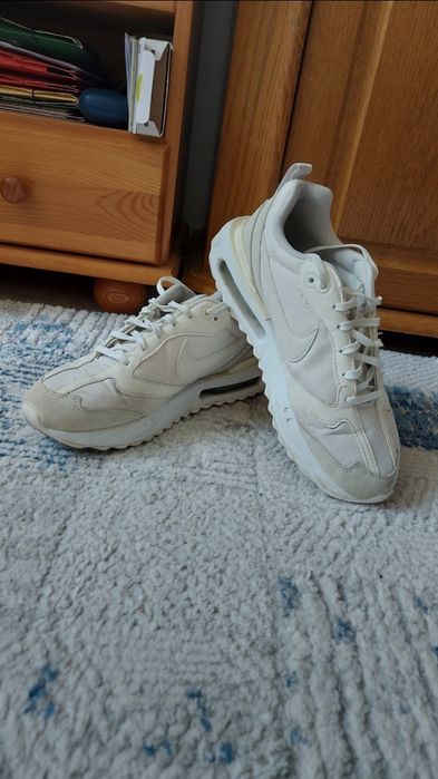 Białe Nike Air Max