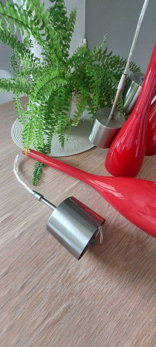 Lampy czerwone nad blat kuchenny