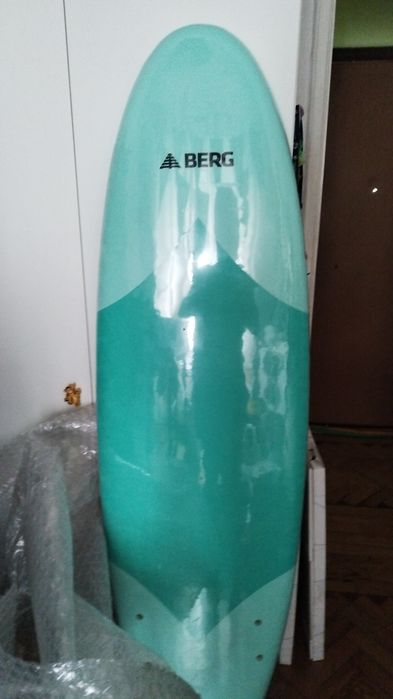 Prancha de surf Berg Nova
Medidas 183x52x7,5cm
Vol. 44,6Lt
Peso 4,5 Kgs