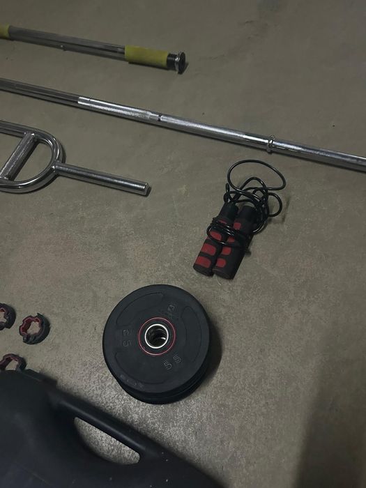 ATUALIZAÇÃO DO ANÚNCIO: Conjunto completo fitness/Musculação-Discos+Barras+Halteres+Acessórios