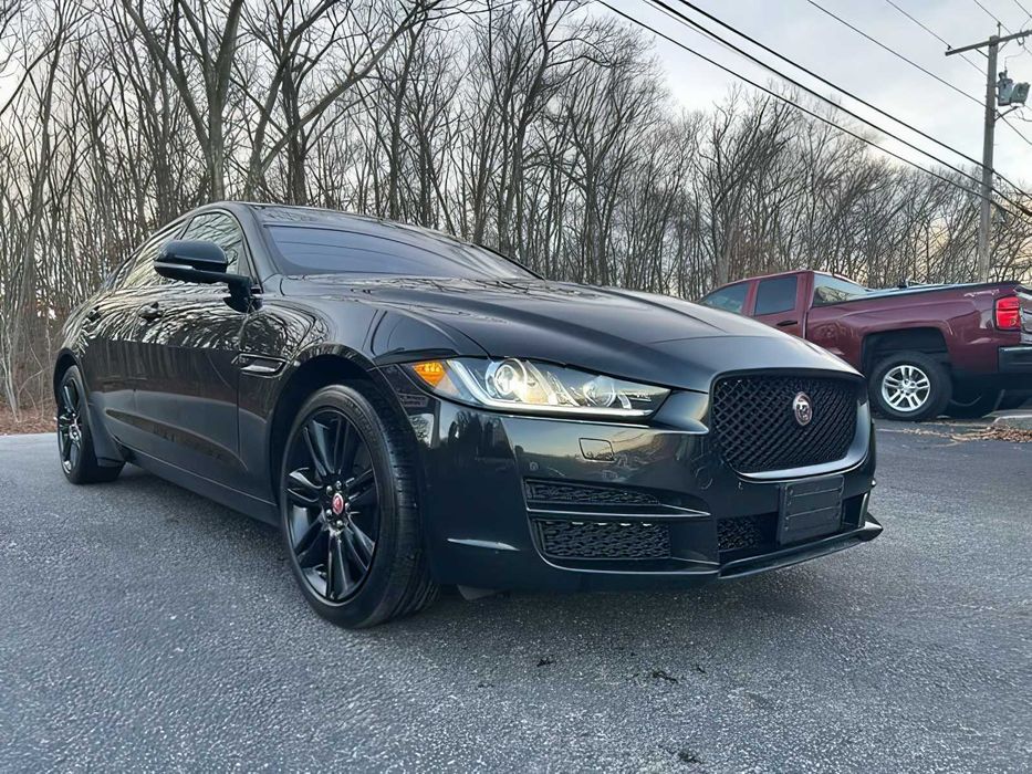 Jaguar XE      2018