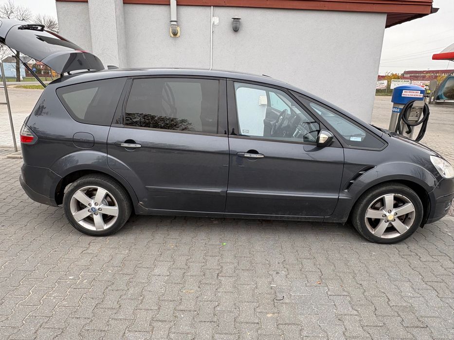 Auto osobowe Ford