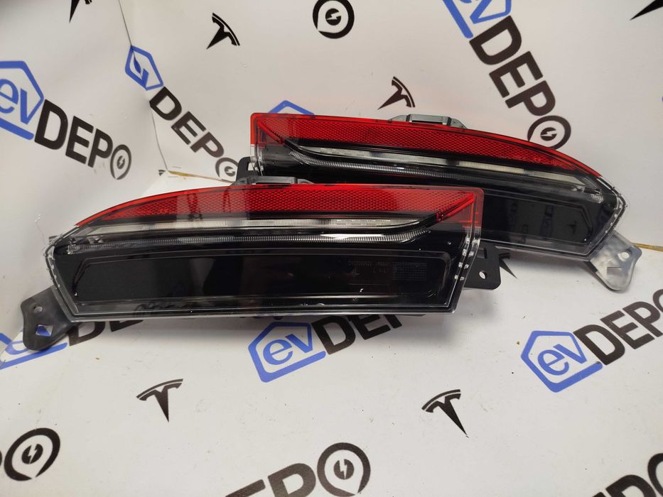 Ліхтар задній фонарь нижний повторитель Tesla Model 3 Highland 23+