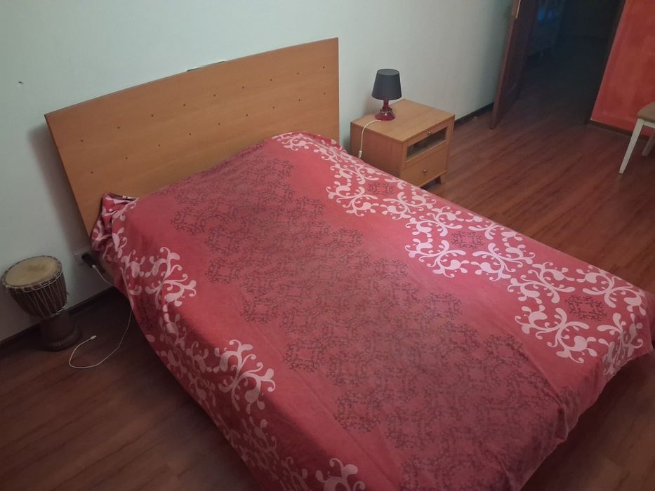 Cama de casal 140x200 com colchão incluído