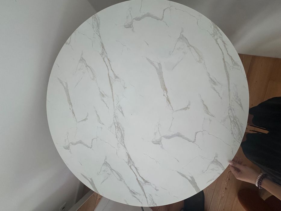 Mesa com tampo de vidro temporário