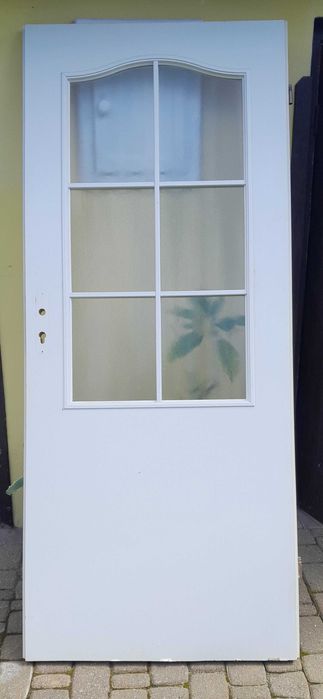 Drzwi, białe, otwierane na lewą stronę