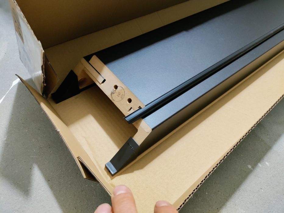 Belka górna czarna ościeżnicy regulowanej drzwi 90tki rozm.140-180mm